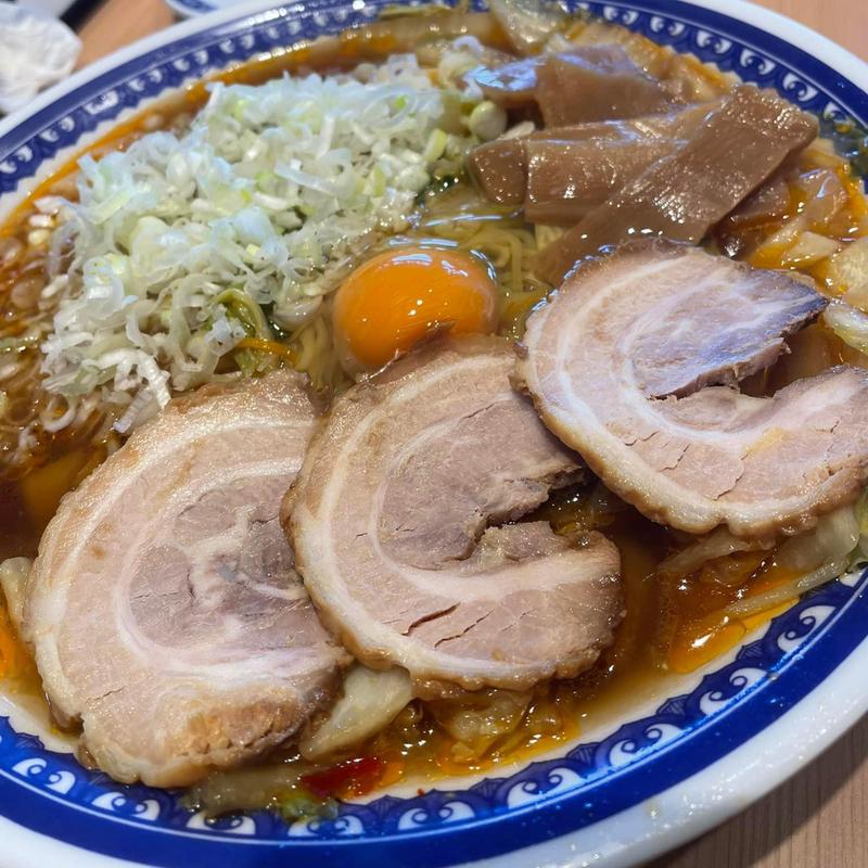 スタミナラーメン 大 バラチャーシュー メンマ 生卵 白ネギ(彩華ラーメン 本店)