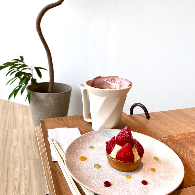 苺ベイクドチーズタルト(みなめん cafe みのおキューズモール店)