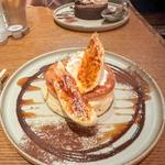 キャラメルバナナとチョコソースのパンケーキ