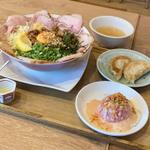 松坂ポーク焼豚まぜそば　醤油糀入焼餃子定食