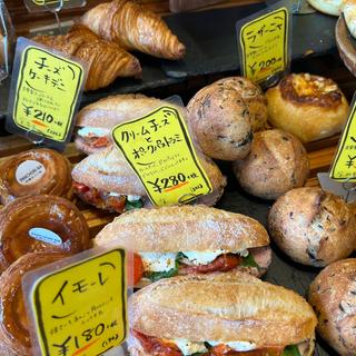 クリームチーズとポークパストラミ(パンチョリーナ (PANCHORI-NA))