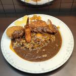スペシャルカレー 生卵乗せ