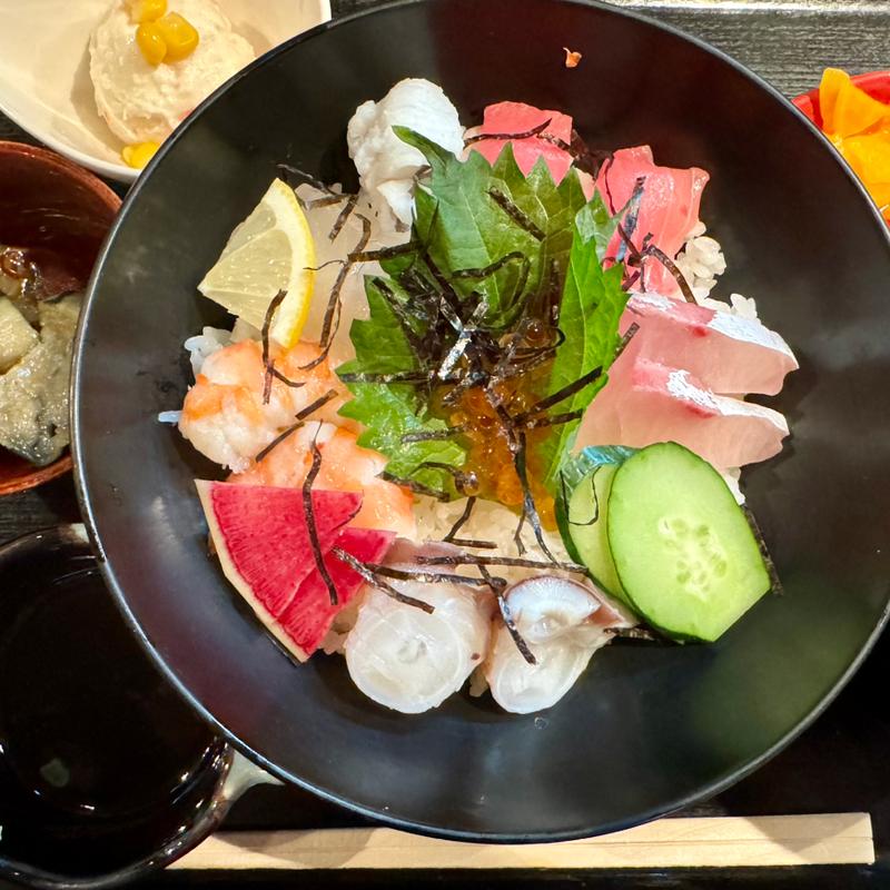 海鮮丼(魚屋さんの創菜ダイニング)