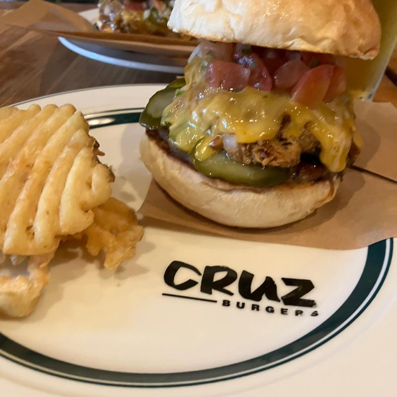 BBQプルドポーク・チーズ(CRUZ BURGERS & CRAFT BEERS （クルズバーガーズ アンド クラフトビア）)