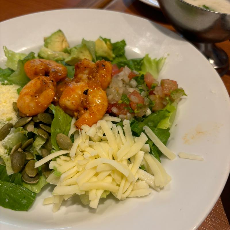 スパイシーシュリンプ&アボカドサラダ　ハーフ(エルトリート 池袋西口店)