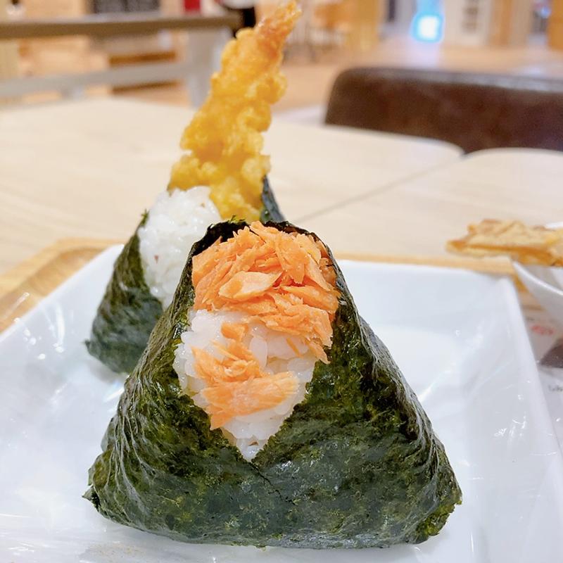 海老天・紅鮭セット(ごちそうおむすび膳七 ゆめテラス祇園店)