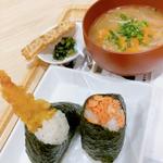 海老天・紅鮭セット(ごちそうおむすび膳七 ゆめテラス祇園店)