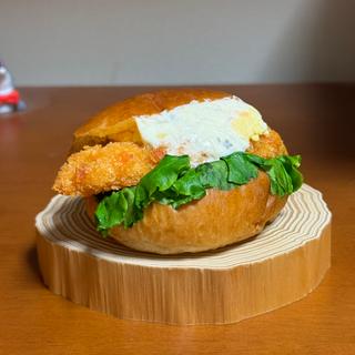 たっぷりタマゴと白身魚フライバーガー(ベルナール 新守山)