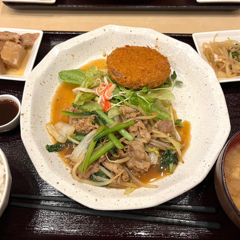 日替わり　牛肉と野菜のガーリックバター炒め(絆 旬の肴と和み酒場)