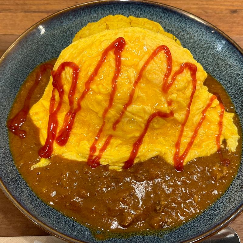 牛すじオムカレー(無添加スープカレー＆スパイスカレー COSMOS)