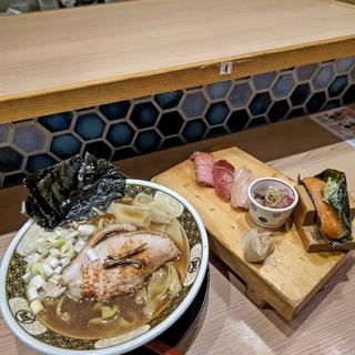 スープ煮干しラーメン(醤油)＋定番5貫セット(すごい煮干ラーメン野毛 すし 釣りきん)