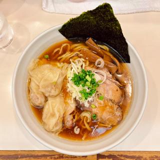 醤油ワンタン麺(コーヒーハウス サンタフェ)