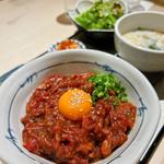 ユッケ丼ランチ