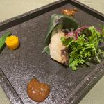 銀ヒラスの塩麹漬け 青唐と焼きネギ味噌で オリーブオイルと笹の香りをのせて