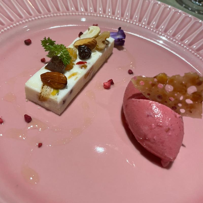 カッサータ・シチリアーナ カシューナッツとラズベリーのジェラート(ミライエ ダイニング)