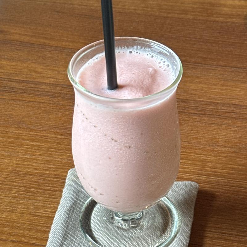 イチゴスムージー(お菓しとそらしと)