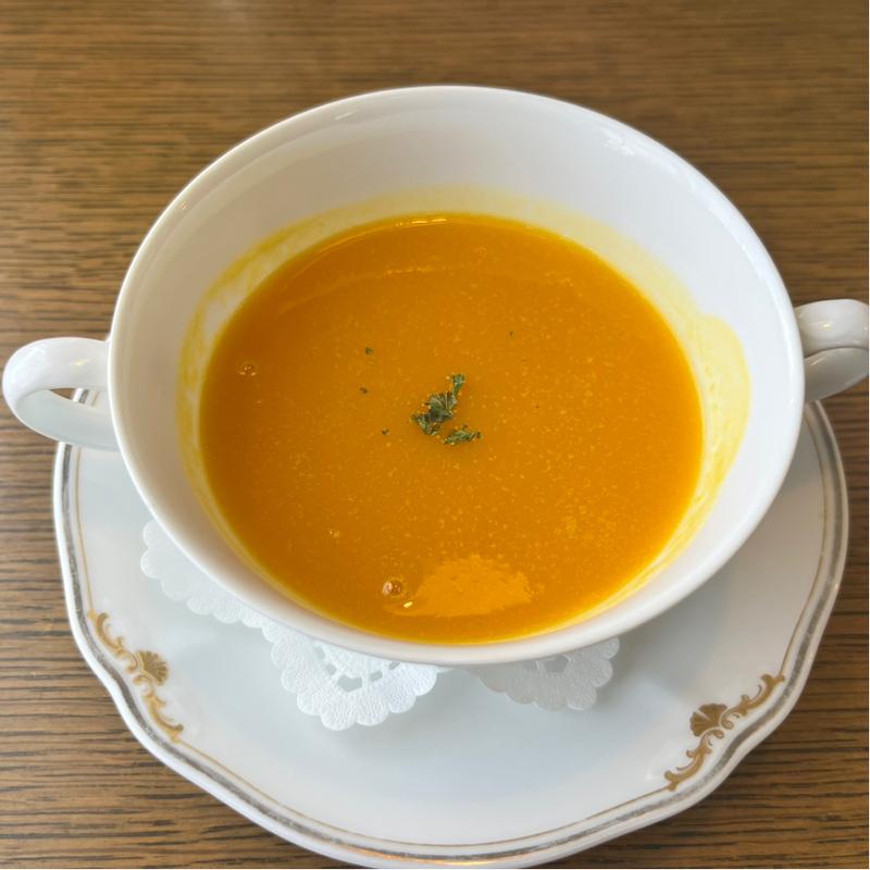 ランチサラダ　スープ(肉料理プチハウス)