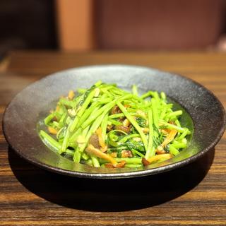 空芯菜とキノコの塩味炒め ニンニク入り(善道)