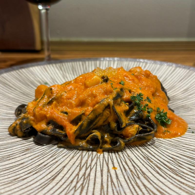 ズワイガニと小柱の蟹味噌トマトクリームソース(Trattoria Hosokawa)