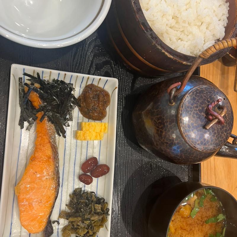 昼おひつ膳（焼しゃけ）(おひつ膳田んぼ 三軒茶屋店)