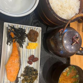 昼おひつ膳（焼しゃけ）(おひつ膳田んぼ 三軒茶屋店)