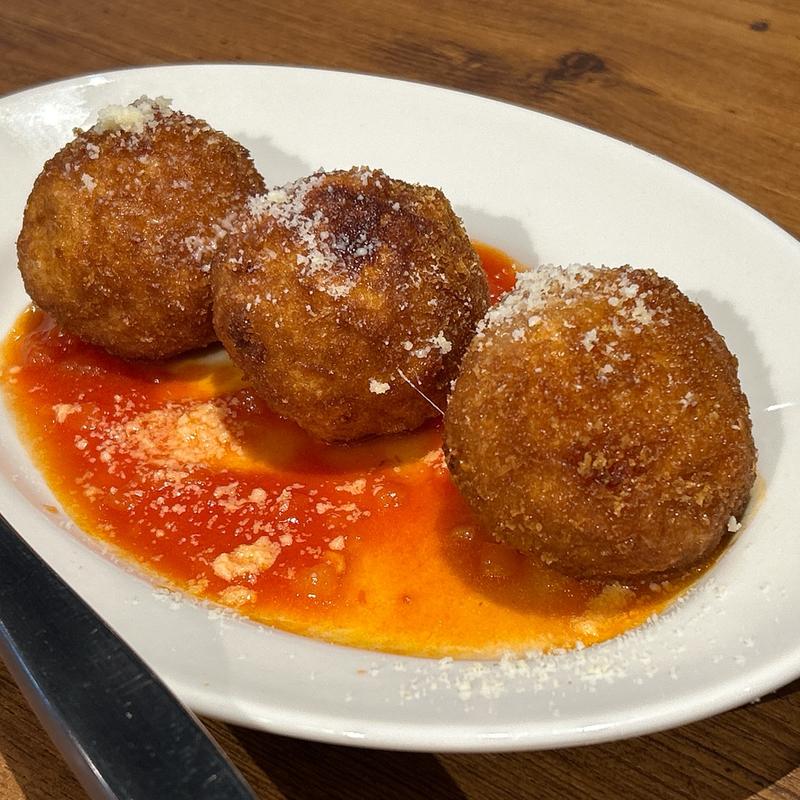 シチリア名物アランチーニ(Italian Kitchen VANSAN 姫路中地店)