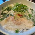 鶏肉とココナッツミルクトムカーガイフォー