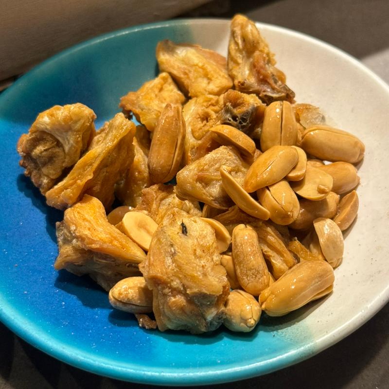 骨とピーナツ(佐賀県三瀬村 ふもと赤鶏 田町店)