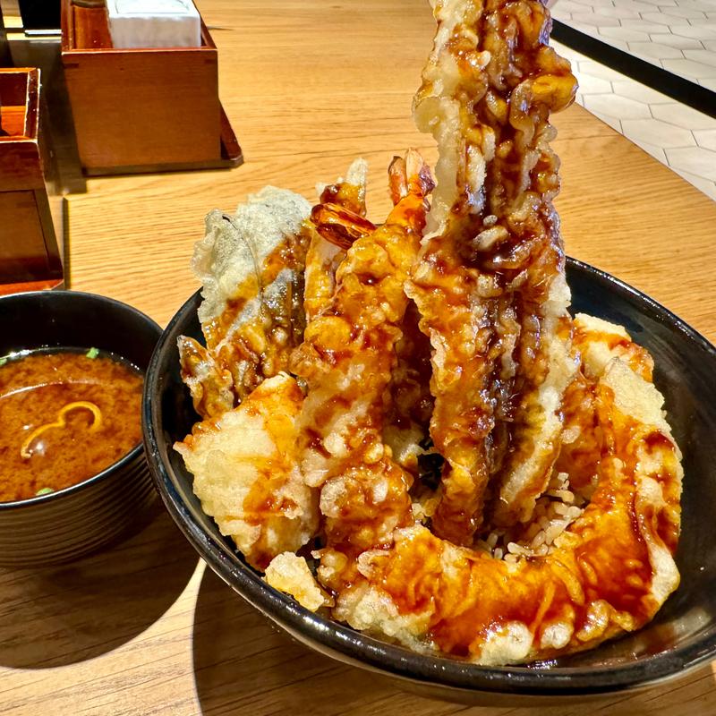 黒天丼(天寅 渋谷スクランブルスクエア店)
