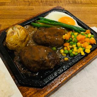 ハンバーグ（150g）+目玉焼き(ゴールドラッシュ 新宿歌舞伎町店)