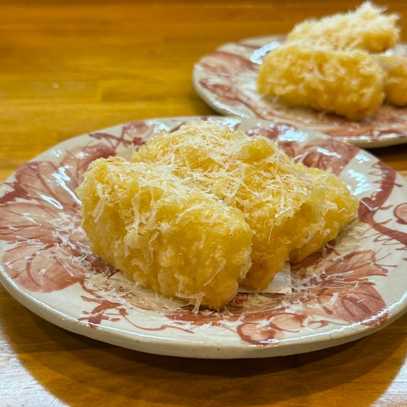 とうもろこし天ぷら ペコリーノチーズ(池下料理店オオツボ)