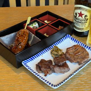 牛たん焼と仙台小箱 牛たんつくね付き(炭焼牛たん東山 レイヤード久屋大通パーク店)