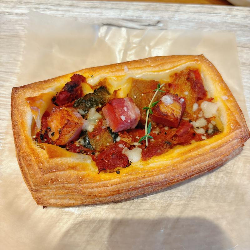 ラタトゥイユデニッシュ(NEIGHBORS BREAD by STANDARD BAKERS - HIBIYA)