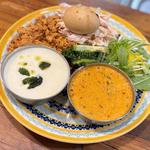あいがけ（チキンキーマカレー・「冷」カレーリールオイル香るヴィシソワーズ）+トッピング多数
