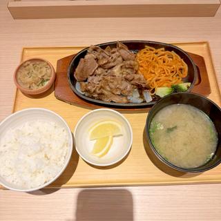 レモンビーフ定食(やよい軒 銀座インズ店)