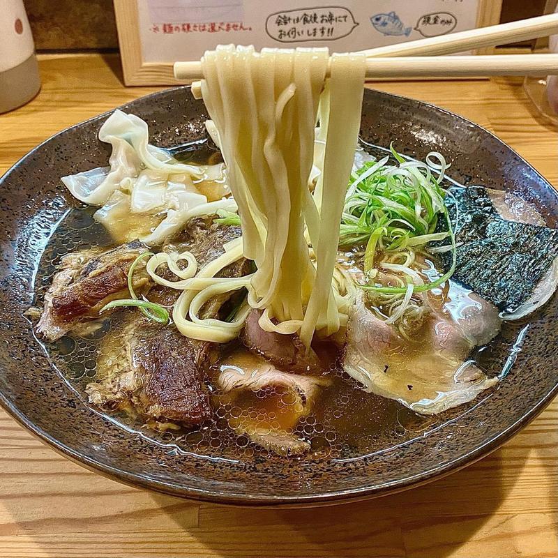 醤油 トッピング パイクー&自家製ワンタン(らーめん 彩哲 ～isato～)