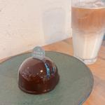 ケーキセット（プチ・デジラードとアイスカフェラテ）(ラ　メゾン　ジュヴォー　ＪＲ京都伊勢丹店)