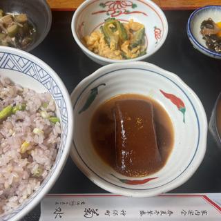 枝豆とうもろこし入り雑穀米と鯖の味噌煮(小料理 菊水)