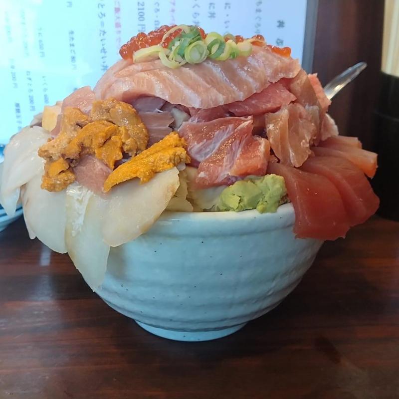 たいせい丼 ネタ特盛(魚がし料理 まぐろ亭)