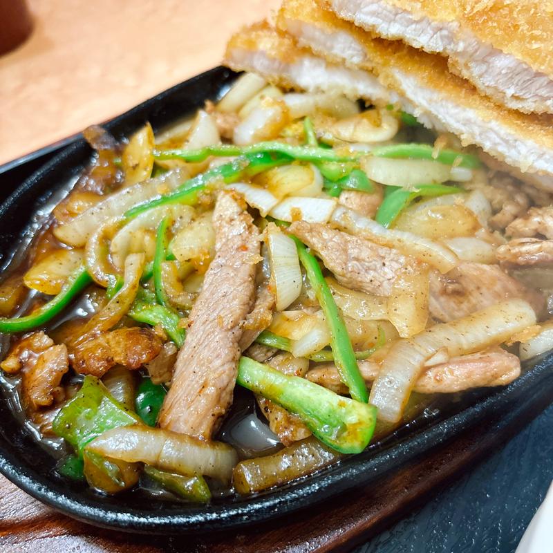 肉ジュジュ焼き定食(スタミナカレーの店バーグ 杉田本店)