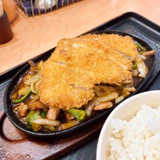 肉ジュジュ焼き定食＋カツ(スタミナカレーの店バーグ 杉田本店)