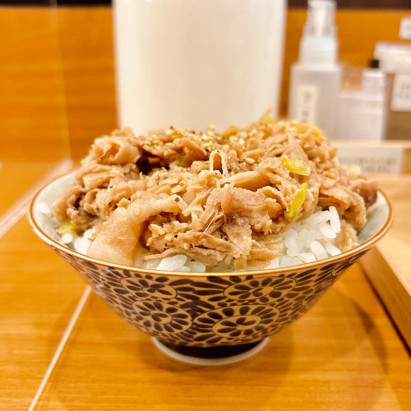 豚のミニ生姜煮丼(しののめヌードル)