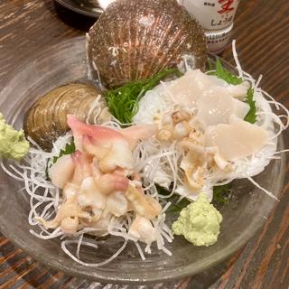 貝のお刺身(浜茶屋 幸運)