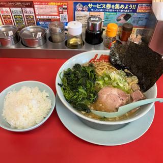 醤油ラーメン　半ライス　ほうれん草　コロチャー　背脂(ラーメン山岡家 越谷レイクタウン店)