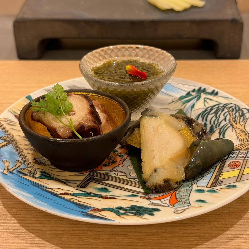 沖縄 糸もずく、三重県産タコやわらか煮、韓国産 蒸しアワビ(鮨 いわた)