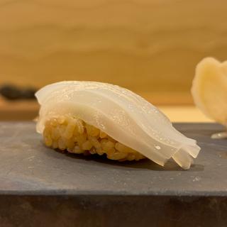 長崎県産 剣先イカ 国産レモンとヒマラヤ岩塩(鮨 いわた)