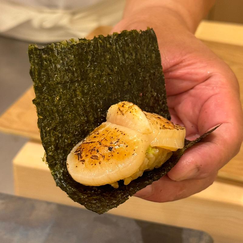 ホタテの炙り(鮨 いわた)