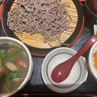 あさりとワカメのつけそば＆小天丼(浅草割烹天とよ神保町店)