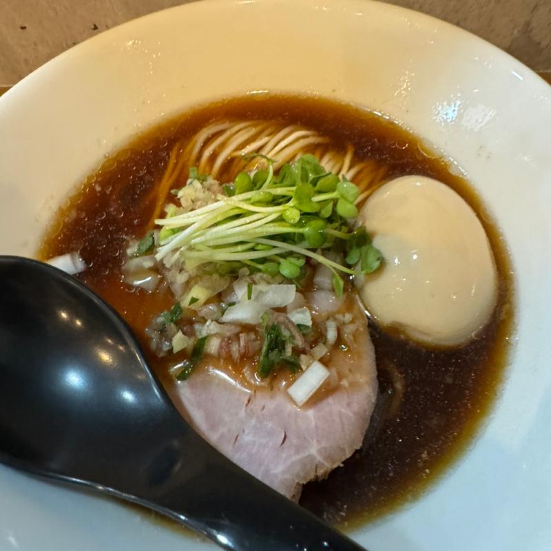 冷やニボブラック(味玉)(麺や空と大地)