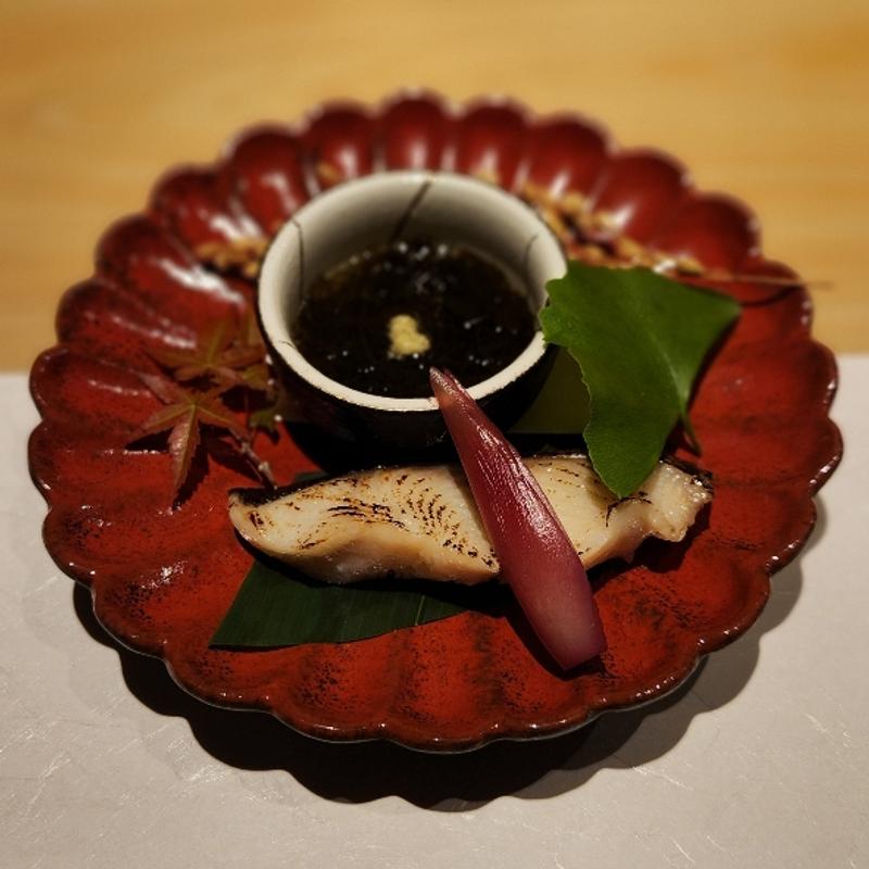 銀鱈の西京焼き 茗荷赤ワイン漬け 岩もずく酢(鮨 奏)